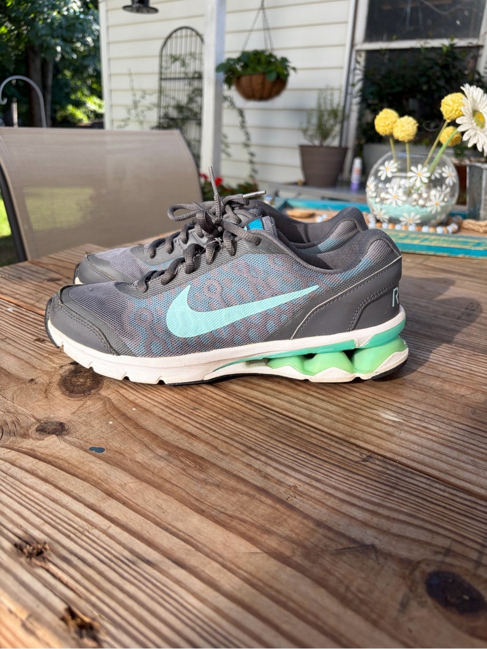 Nike Reax Run 9 Women’s Size 8 Gray Turquoise Running Shoes 744414-003